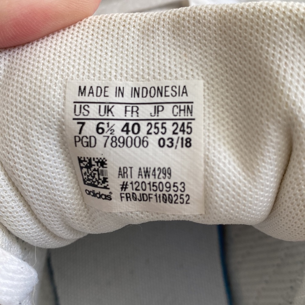 Adidas Shoes - Picture 7 of 8